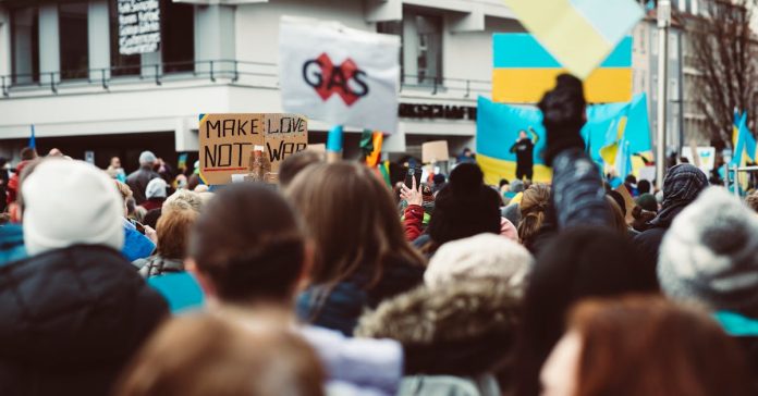 Miting: Türkiye'de Halkın Sesini Yükseltme Rehberi