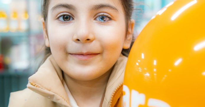 Polisten Lösemili Çocuğa Bayram Hediyesi