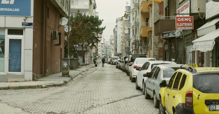 Sevda Demirel Yolda Yürürken Düştü, Ayağı Kırıldı!
