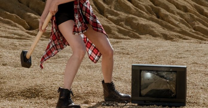 Survivor Yarışmacısı Ağır Yaralandı, Yayınlar Durdu