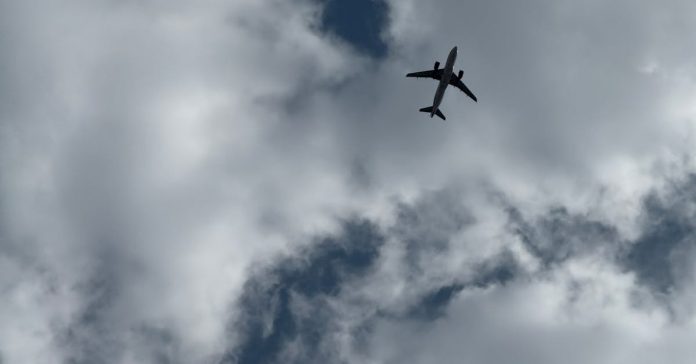 Uçak Ebola Şüphesiyle Havalanamadı: Salgın Paniği Gerçeği