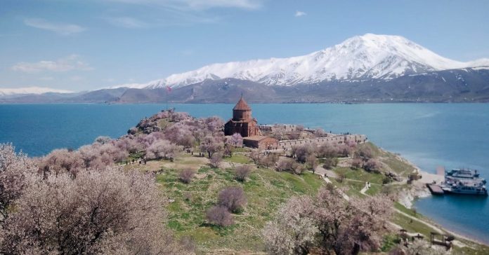 Van'da Atlı Jandarma İnci Kefali İçin Görevde