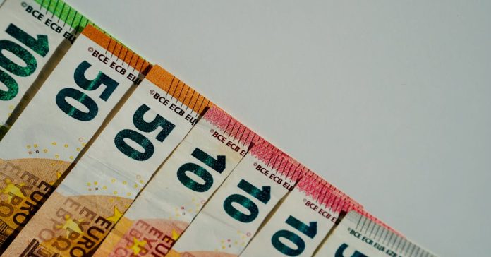 Avro Bölgesi'nde Enflasyon Yükseldi: 2023'ten Beri İlk