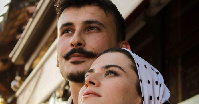 Çağla-Emre Boy Farkı: Sosyal Medyada Yeni Mizah Kaynağı
