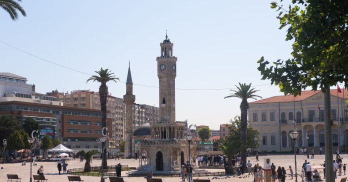 Cemil Tugay Kimdir? İzmir'in Yeni Belediye Başkanı