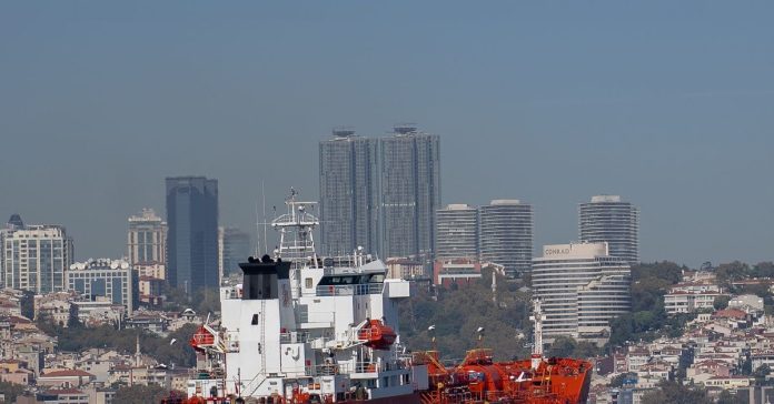 İngiltere Rus Tankerine El Koydu: Putin'e Ağır Darbe mi?