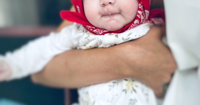 İzmir'de Poşette Bebek Şoku: Çaresizliğin Tüyler Ürperten Yüzü