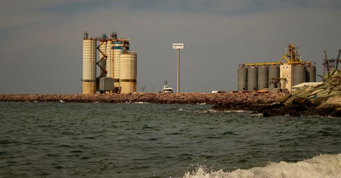 Karadeniz'de Türk Gemisine Saldırı: İki Vatandaş Yaralandı