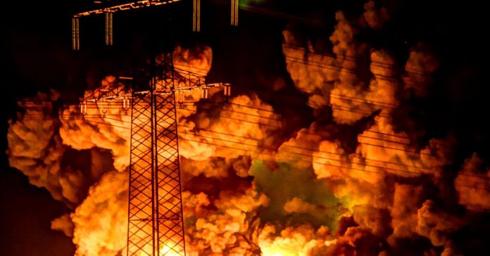 Katar'da Patlama: Enerji Tesisindeki Yangın Kontrol Altında
