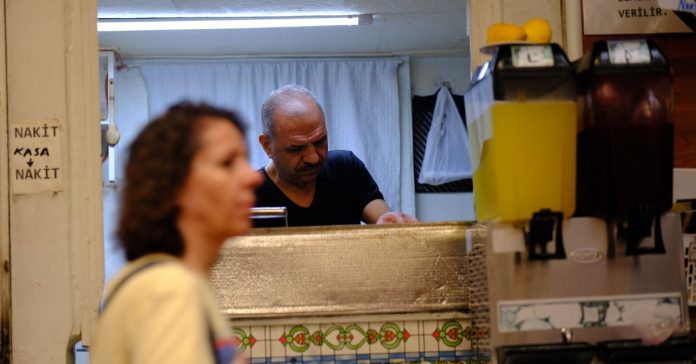Kore'de Robotlar İşe El Koydu: İşçiler Greşte!