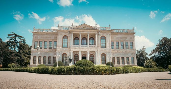 Özgür Özel'den Kritik Grup Toplantısı Kararı: TBMM Başkanlığı'na Başvuru