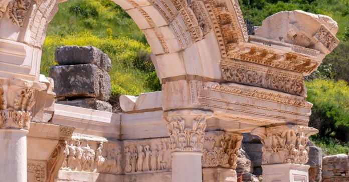 Roma İmparatorluğu: Kuruluştan Yıkılışa Kapsamlı Rehber
