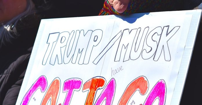 Trump: İran'la Görüşmeler Devam Ediyor