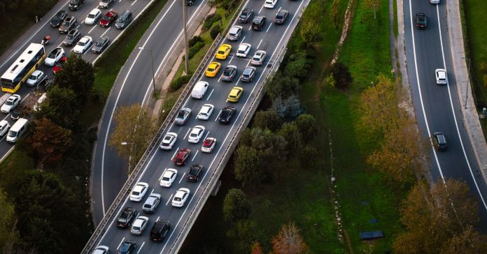 Türkiye'de Trafik Sorunu: Nedenleri, Etkileri ve Çözüm Yolları