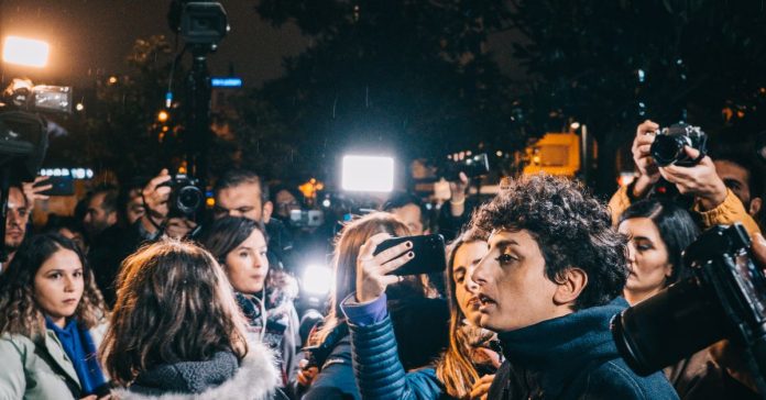 Türkücü İsmail Altunsaray'a Trafikte Saldırı: Aile Dehşeti