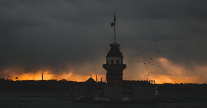 Yangın Reytingleri Ateşledi: 'Altı Üstü İstanbul' Zirvede