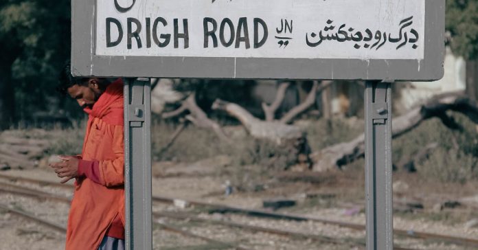 Pakistan'da 40 Kişinin Ölümü: Uçuruma Yuvarlanan Otobüsün Ardından