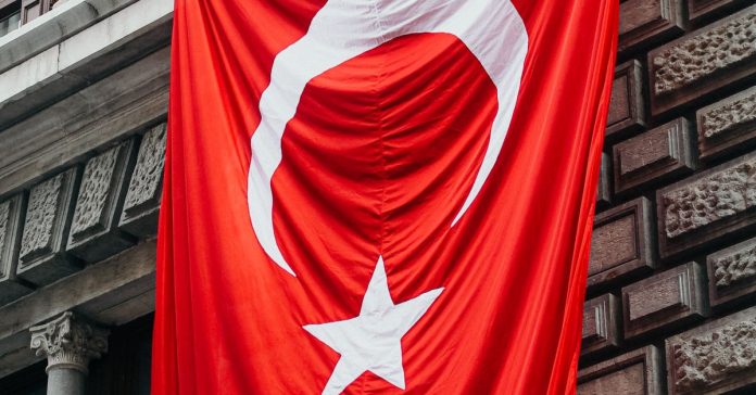 Türk Eximbank'tan 830 Milyon Dolarlık Kredi: Ekonomiye Nefes mi?
