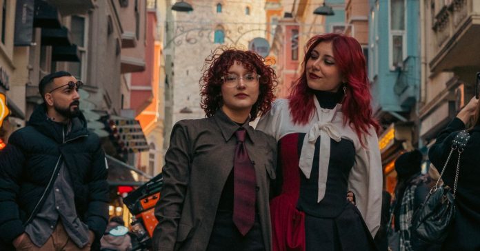 Tesettür Defilesi Tartışması: Moda mı, Provokasyon mu?