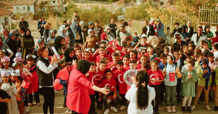 MEB'den OECD Raporu Açıklaması: Türkiye Eğitimde Yükseliyor